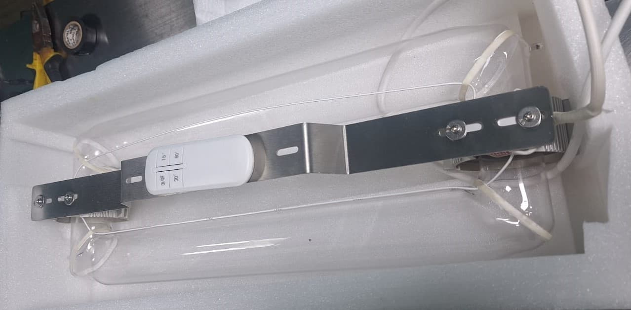 Lámpara de techo para esterilización UV